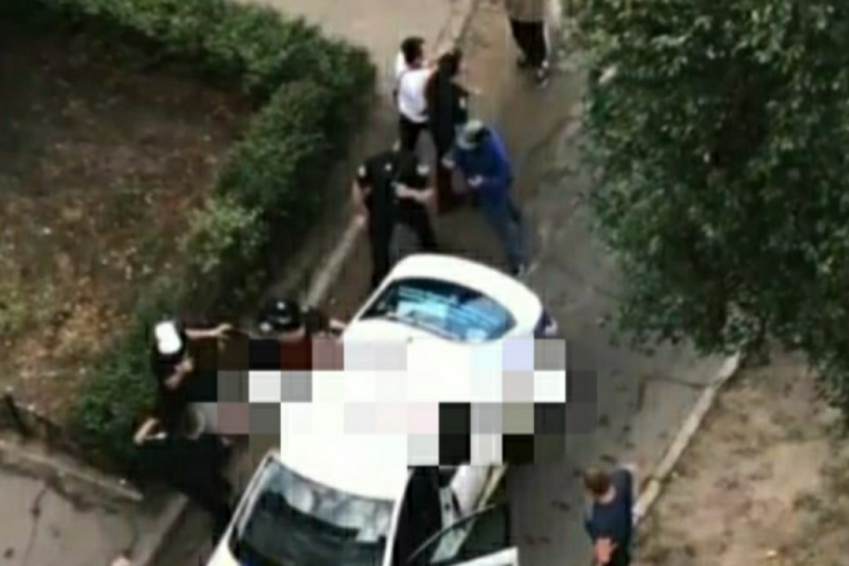 У Сєвєродонецьку агресивні підлітки напали на патрульного У Сєвєродонецьку агресивні підлітки напали на патрульного