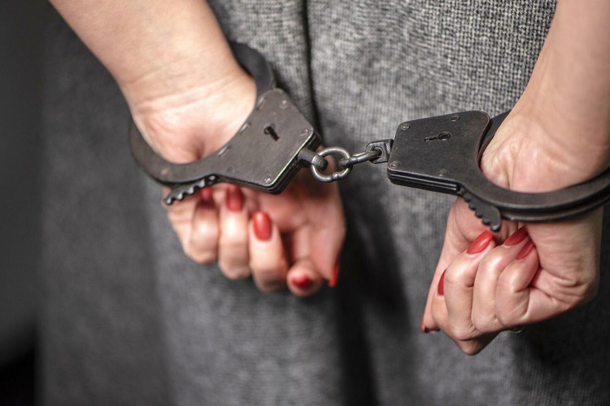 На Луганщине чиновница пойдет под суд за незаконное начисление себе премий и надбавок На Луганщине чиновница пойдет под суд за незаконное начисление себе премий и надбавок