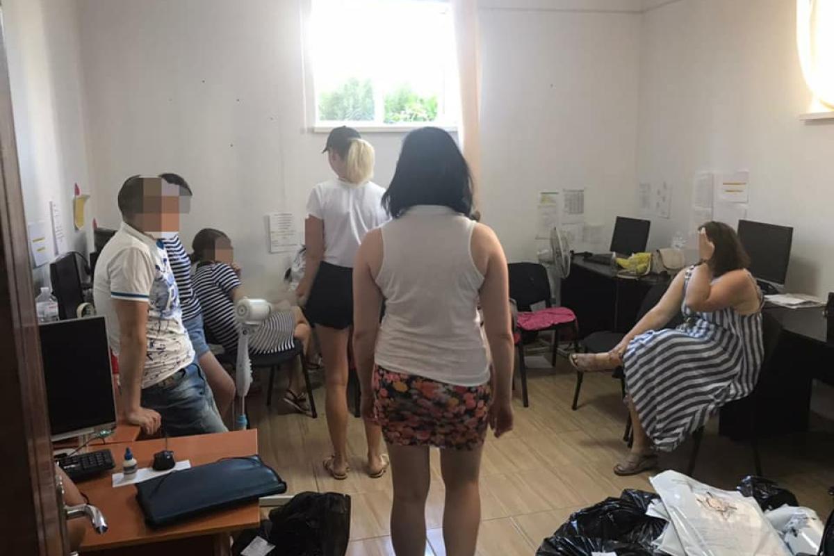 Полиция разоблачила мошеннический "саll-центр", который организовал житель Северодонецка Полиция разоблачила мошеннический "саll-центр", который организовал житель Северодонецка