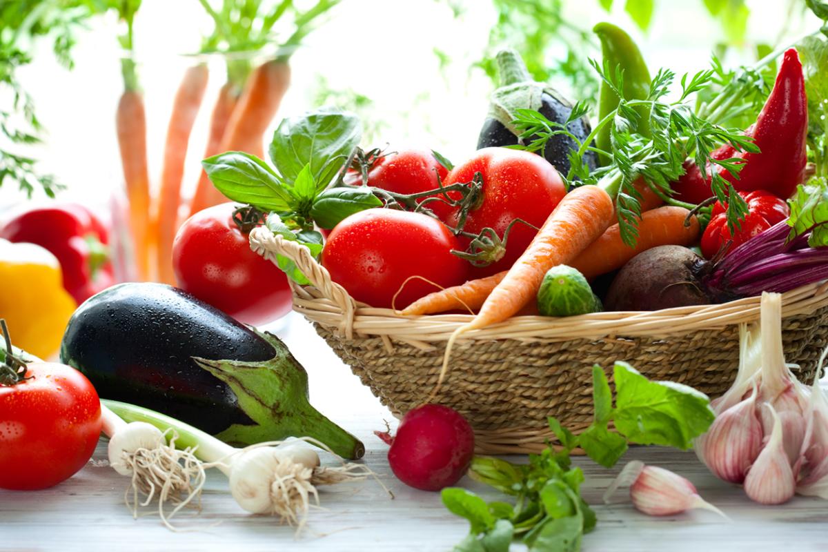 Названо 5 продуктів, які не можна їсти в сирому вигляді (фото)
