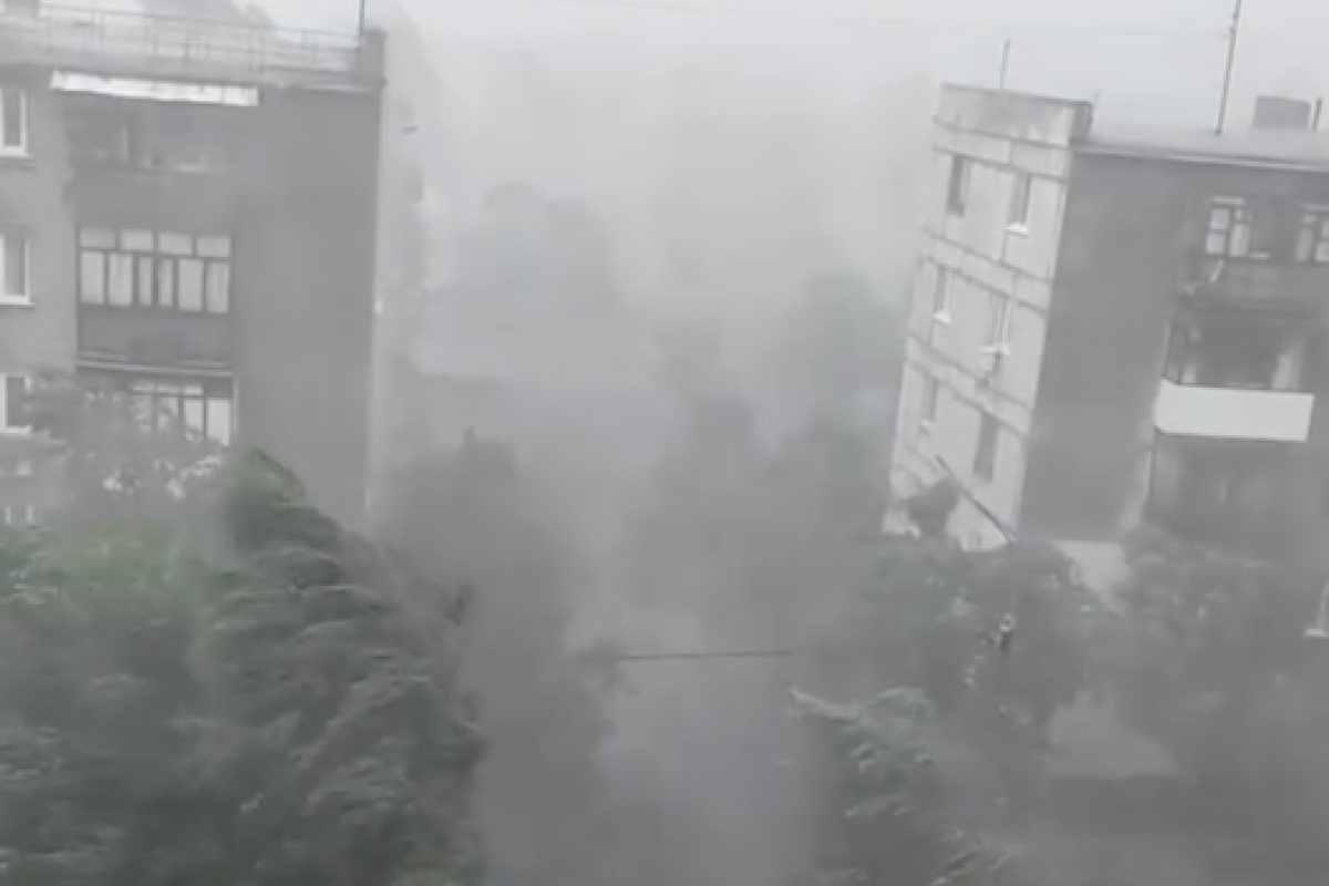 Сєвєродонецьк спіткав погодний апокаліпсис (фото та відео)