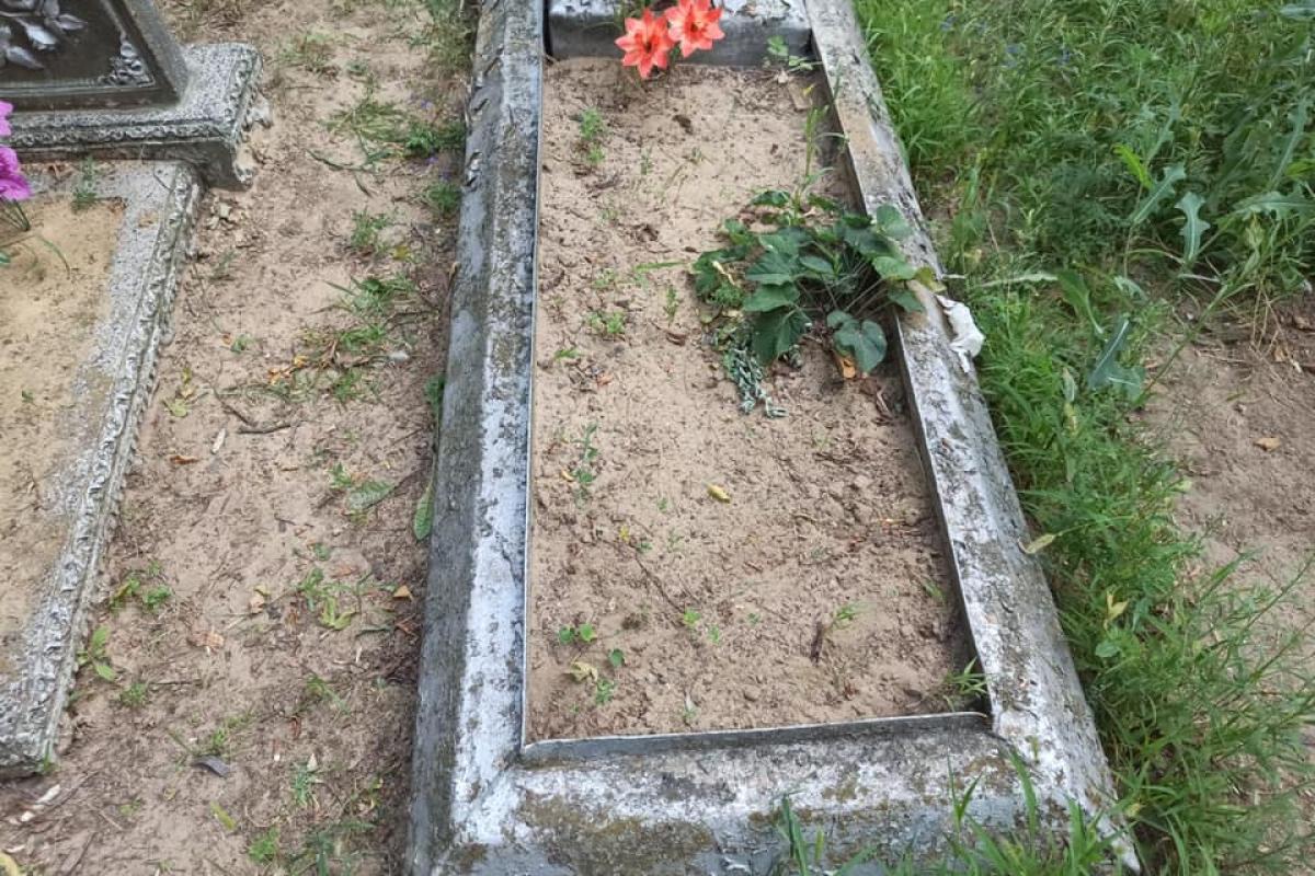 На Луганщині вандали почали обкрадати могили На Луганщині вандали почали обкрадати могили