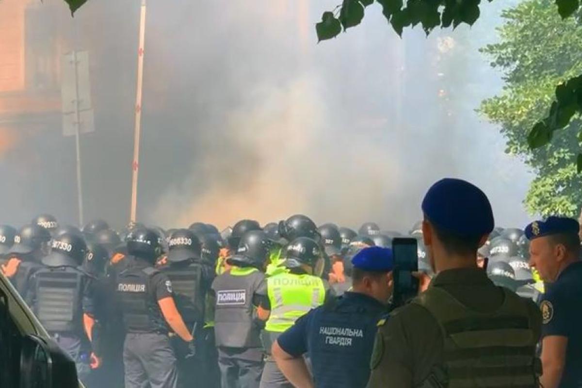У Києві під Офісом президента сталися серйозні сутички: поліція відкрила кримінальне провадження