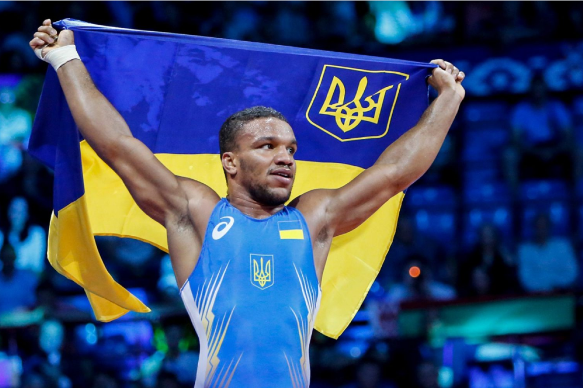 В центре Киева неизвестные набросились на олимпийского спортсмена Жана Беленюка из-за расовой принадлежности В центре Киева неизвестные набросились на олимпийского спортсмена Жана Беленюка из-за расовой принадлежности