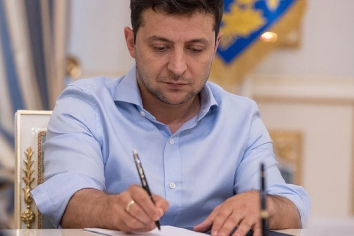 Зеленский подписал закон об отмене свободной экономической зоны "Крым" Зеленский подписал закон об отмене свободной экономической зоны "Крым"