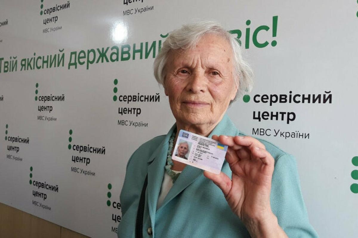 Вік - не перешкода: українка в 79 років вперше в житті отримала водійське посвідчення Вік - не перешкода: українка в 79 років вперше в житті отримала водійське посвідчення