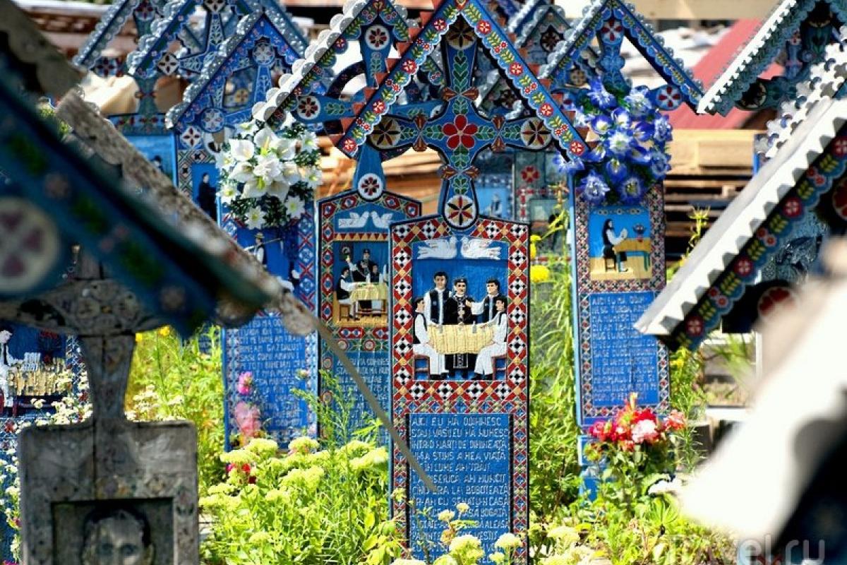 Единственное в мире веселое кладбище, расположенное в Румынии, привлекает толпы туристов: в чем секрет Единственное в мире веселое кладбище, расположенное в Румынии, привлекает толпы туристов: в чем секрет