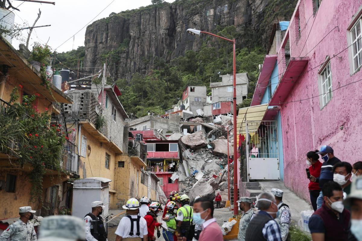 Після землетрусу в Мексиці на житловий квартал обрушилася скеля Після землетрусу в Мексиці на житловий квартал обрушилася скеля