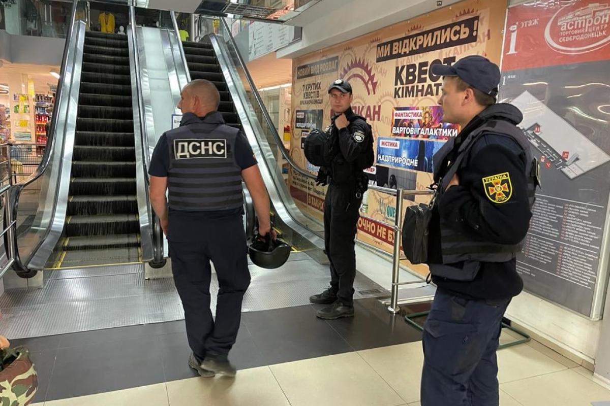 "Минирование" супермаркетов, автозаправок и объектов промышленности на Луганщине: что выяснила полиция "Минирование" супермаркетов, автозаправок и объектов промышленности на Луганщине: что выяснила полиция