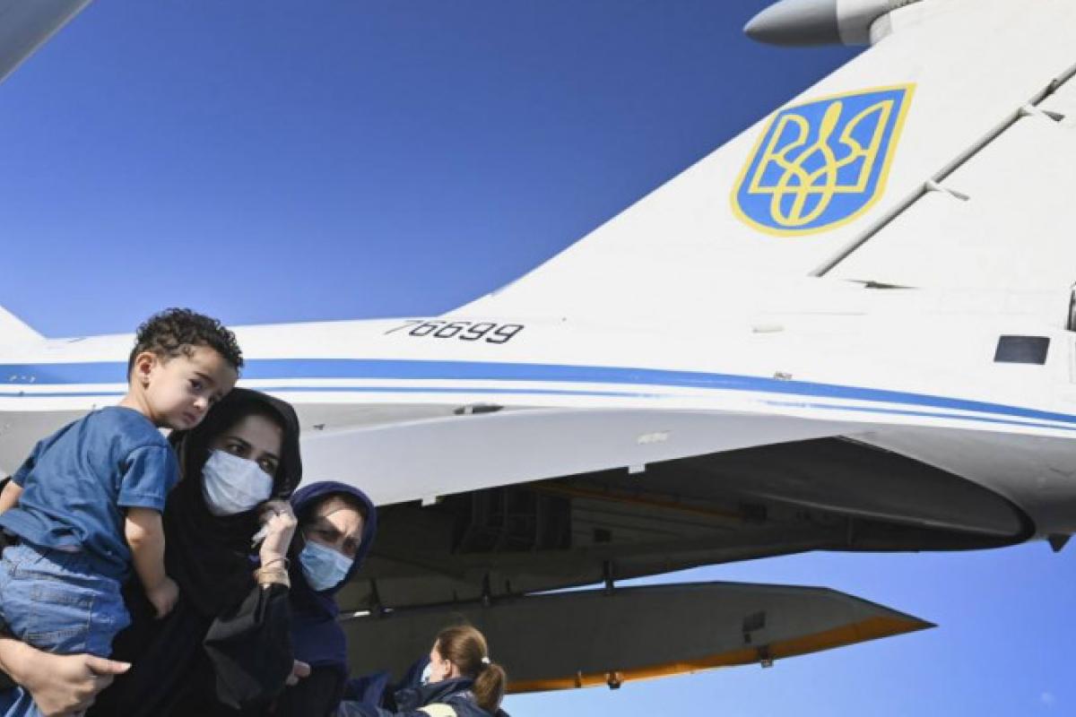 "Ми обов'язково заберемо всіх": в РНБО прокоментували ситуацію з евакуацією українців з Афганістану "Ми обов'язково заберемо всіх": в РНБО прокоментували ситуацію з евакуацією українців з Афганістану