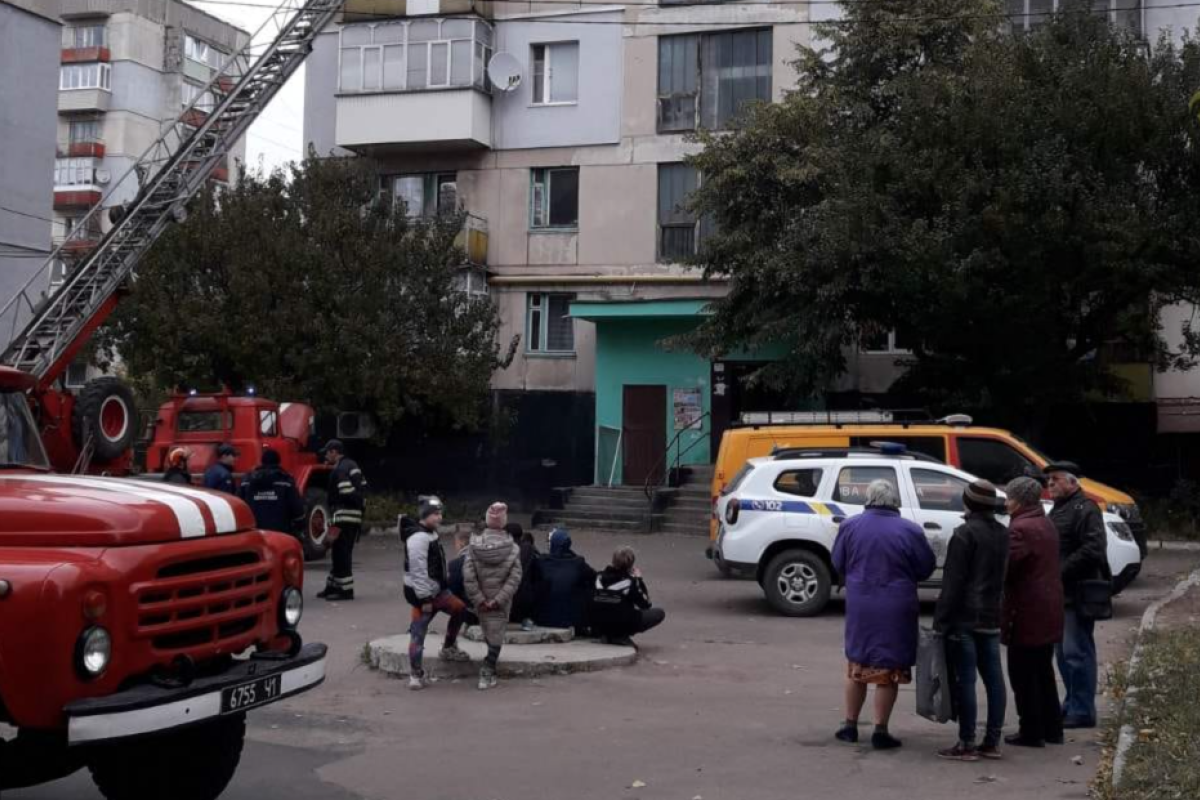 Небезпечні сусіди: у Лисичанську маргінали ледь не підірвали багатоповерхівку Небезпечні сусіди: у Лисичанську маргінали ледь не підірвали багатоповерхівку