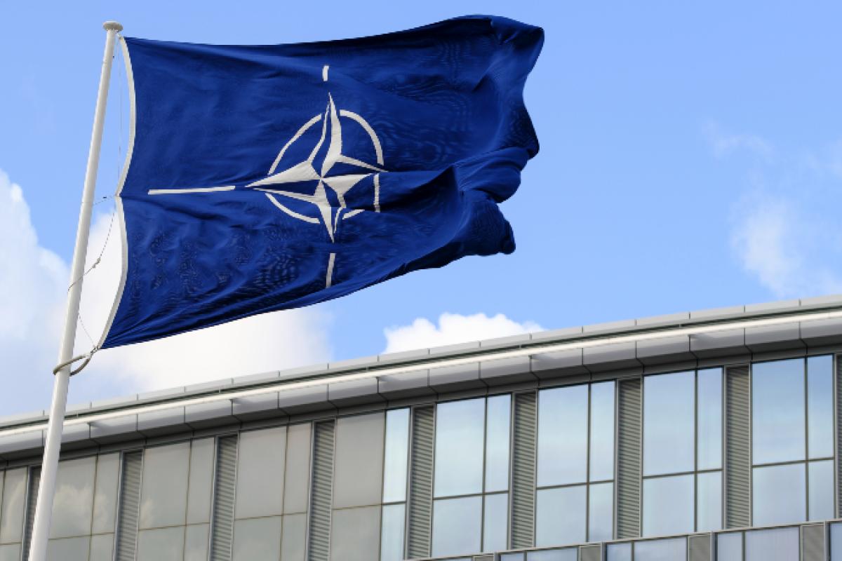 НАТО висилає вісім російських дипломатів за "ворожу діяльність", - ЗМІ НАТО висилає вісім російських дипломатів за "ворожу діяльність", - ЗМІ