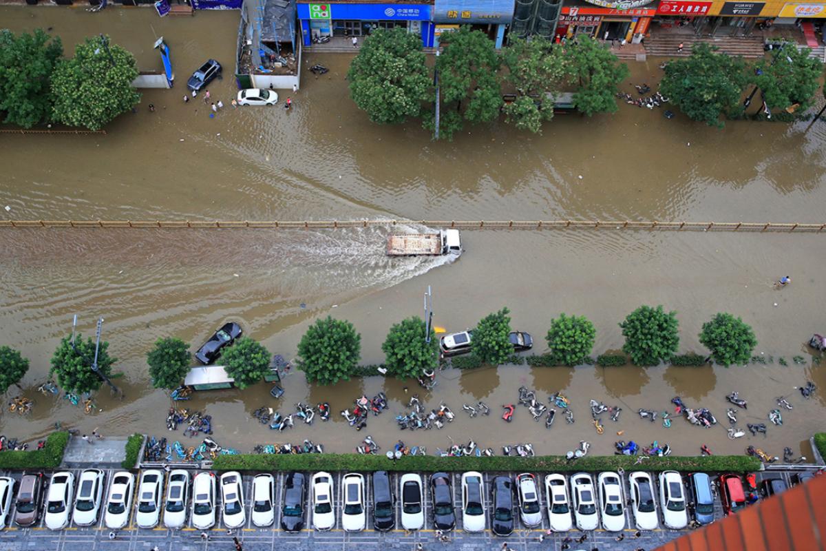 В Китае произошло сильное наводнение: около 2 млн человек вынуждены покинуть свои дома В Китае произошло сильное наводнение: около 2 млн человек вынуждены покинуть свои дома