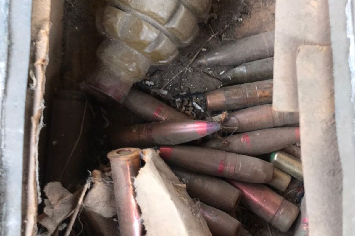 У пенсіонера на Луганщині виявили цілий арсенал зброї У пенсіонера на Луганщині виявили цілий арсенал зброї