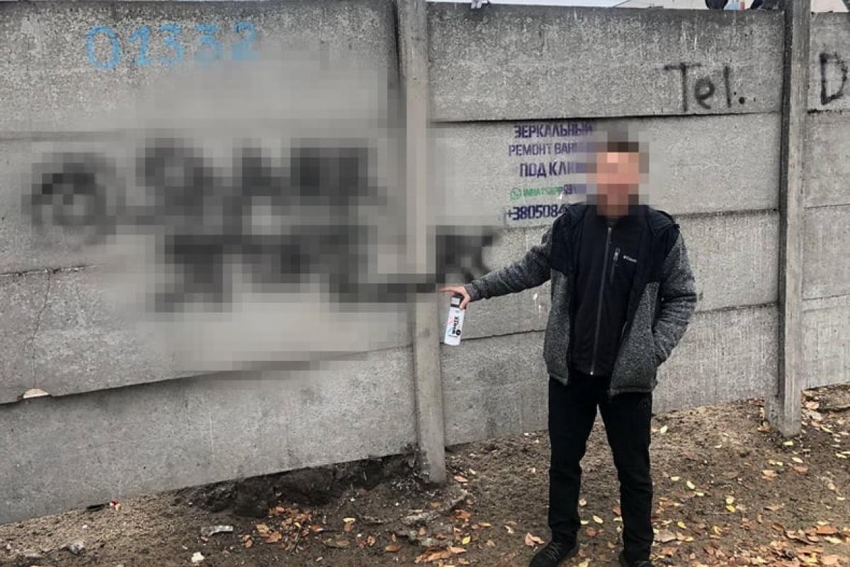 Надписи на домах и заборах продолжают появляться: Северодонецк борется с навязчивой "рекламой" наркотиков Надписи на домах и заборах продолжают появляться: Северодонецк борется с навязчивой "рекламой" наркотиков