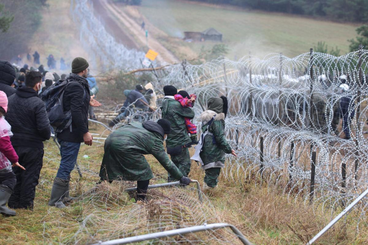 Україна висловила готовність допомогти Польщі у вирішенні проблеми з мігрантами