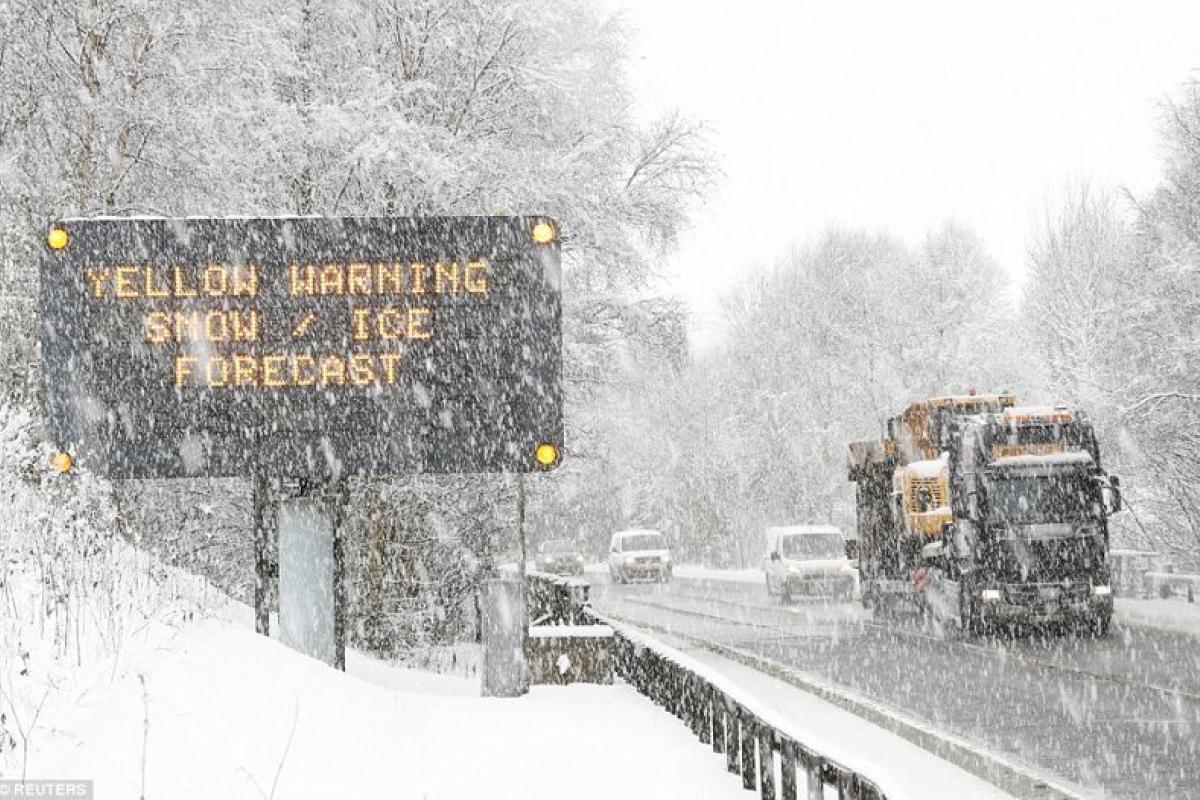 Великобританию накрыл снежный шторм "Арвен", есть погибшие Великобританию накрыл снежный шторм "Арвен", есть погибшие