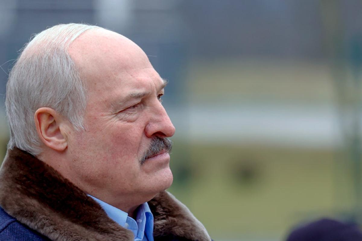 Лукашенко назвал Крым "де-юре и де-факто российским", а также заявил о намерении посетить полуостров Лукашенко назвал Крым "де-юре и де-факто российским", а также заявил о намерении посетить полуостров