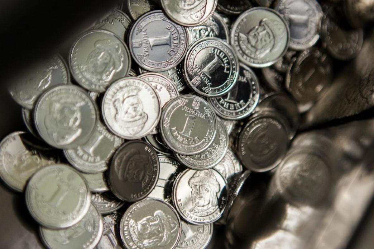 Монети номіналом 1 та 2 гривні будуть виглядати по-іншому: відрізняти стане простіше Монети номіналом 1 та 2 гривні будуть виглядати по-іншому: відрізняти стане простіше