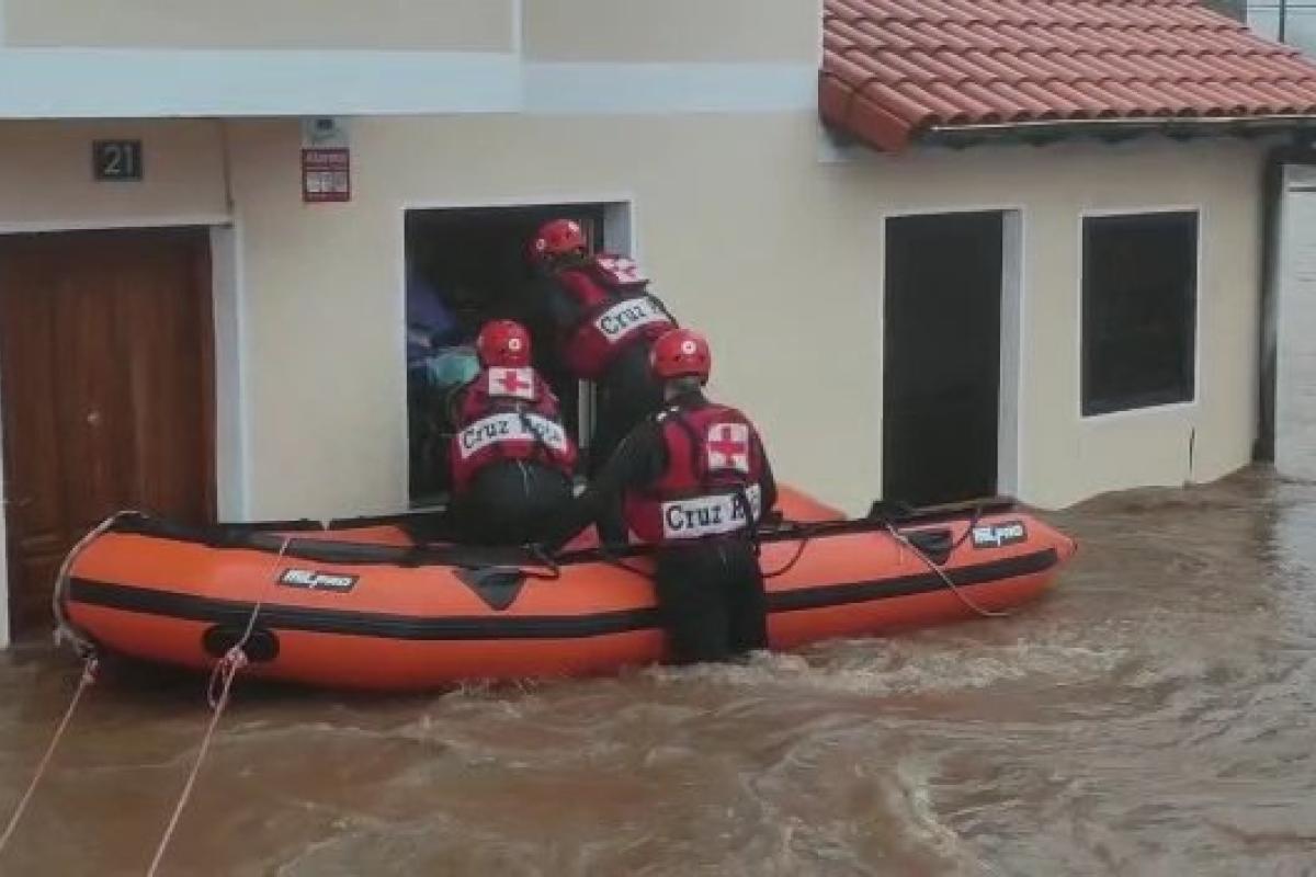 На півночі Іспанії зливи та ранній сніг спровокували повені, є загиблий