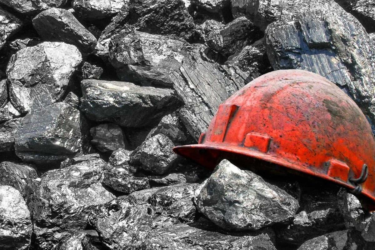 На шахті "Новодружеська" акції протесту не вщухають 8-й день, а вагони з вугіллям продовжують "йти" На шахті "Новодружеська" акції протесту не вщухають 8-й день, а вагони з вугіллям продовжують "йти"