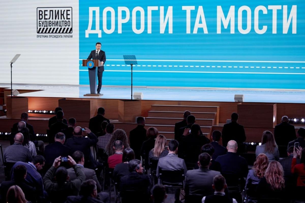 За два роки "Великого будівництва" в Україні відновлено понад 40% основних доріг, - Зеленський