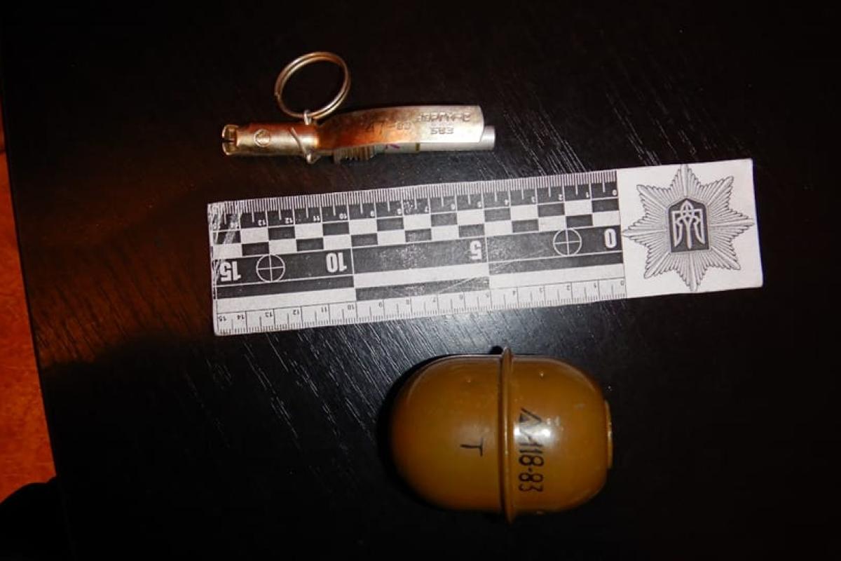 На железнодорожном вокзале Лисичанска выявили мужчину с гранатой