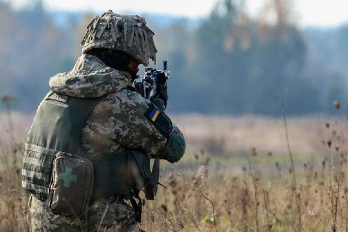 В результате вражеского обстрела на Донбассе ранен украинский военнослужащий