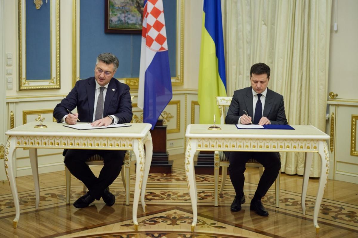 Хорватія підписала декларацію про європейську перспективу України Хорватія підписала декларацію про європейську перспективу України