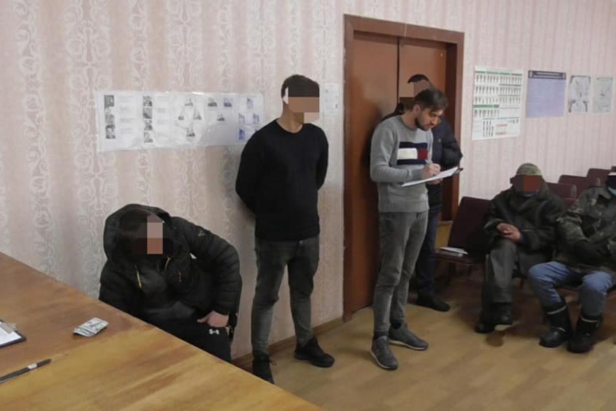 Пропонував 200 доларів: на Луганщині чоловік намагався "відкупитися" від кримінальної відповідальності Пропонував 200 доларів: на Луганщині чоловік намагався "відкупитися" від кримінальної відповідальності