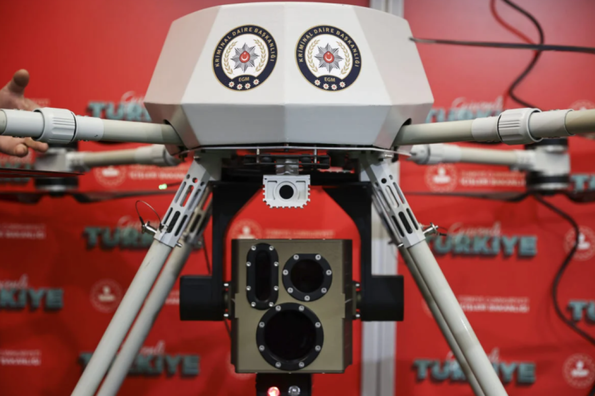 Туреччина випробувала перший у світі безпілотник з лазерною зброєю Туреччина випробувала перший у світі безпілотник з лазерною зброєю