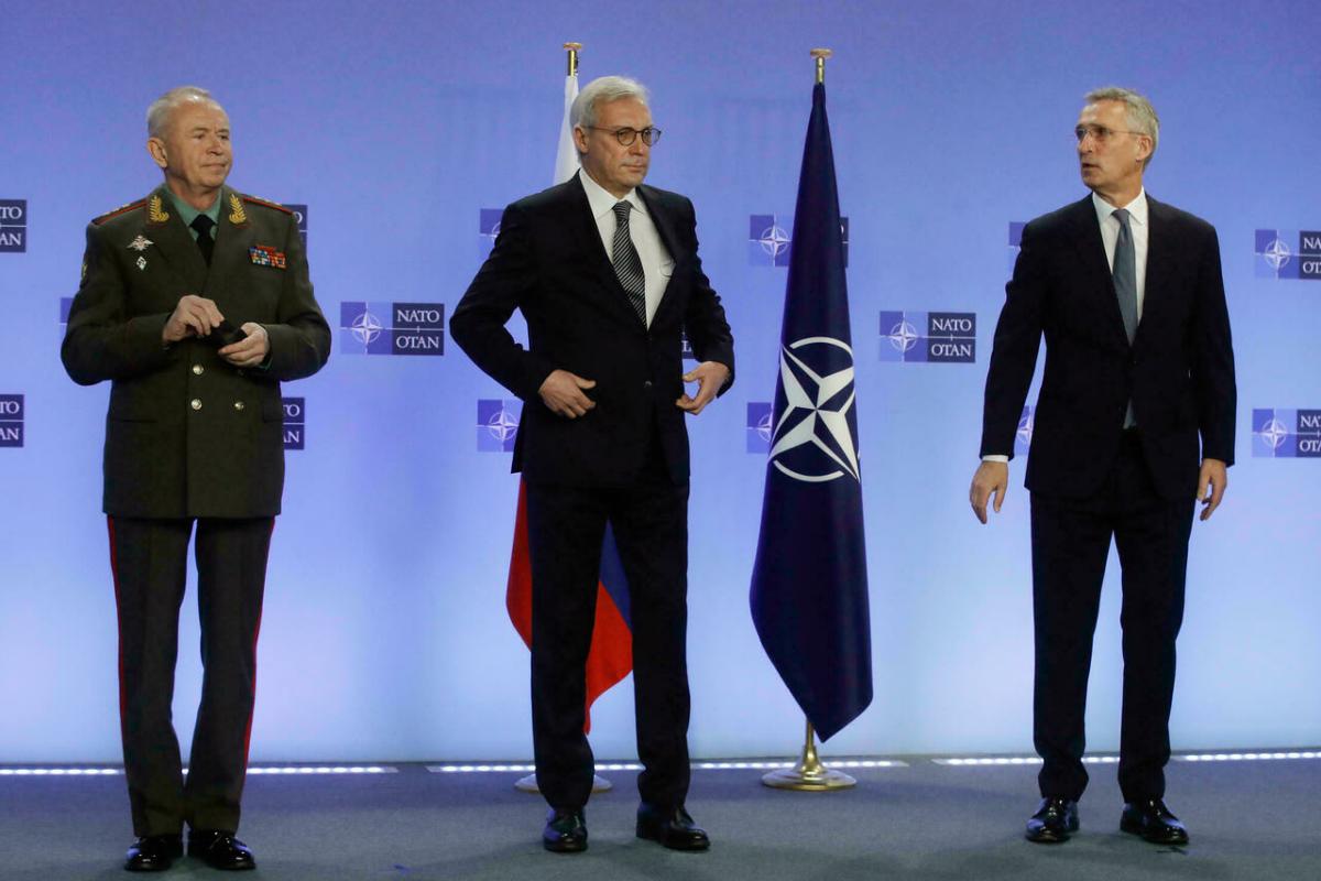 На засіданні Ради Росія-НАТО Україна була ключовою темою - обговорювали 1,5 години На засіданні Ради Росія-НАТО Україна була ключовою темою - обговорювали 1,5 години