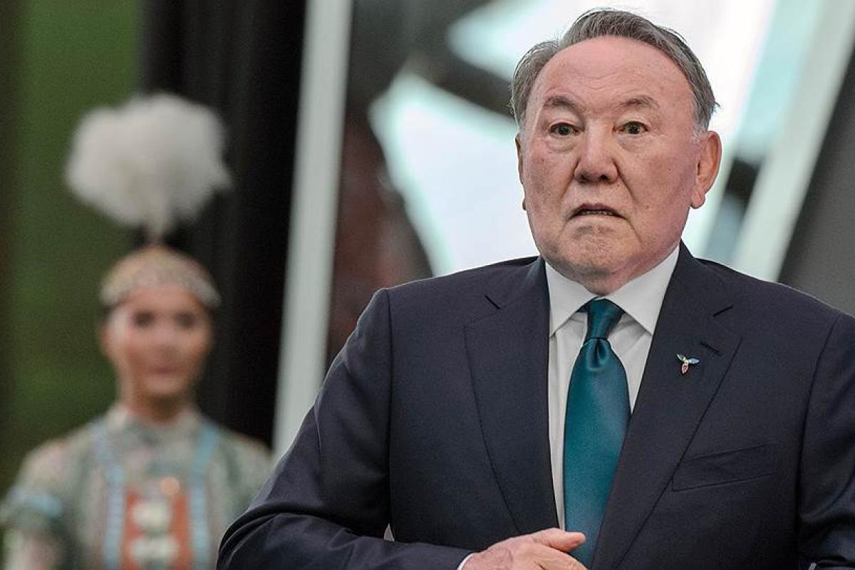 Назарбаев с семьей покинул Казахстан, - СМИ Назарбаев с семьей покинул Казахстан, - СМИ