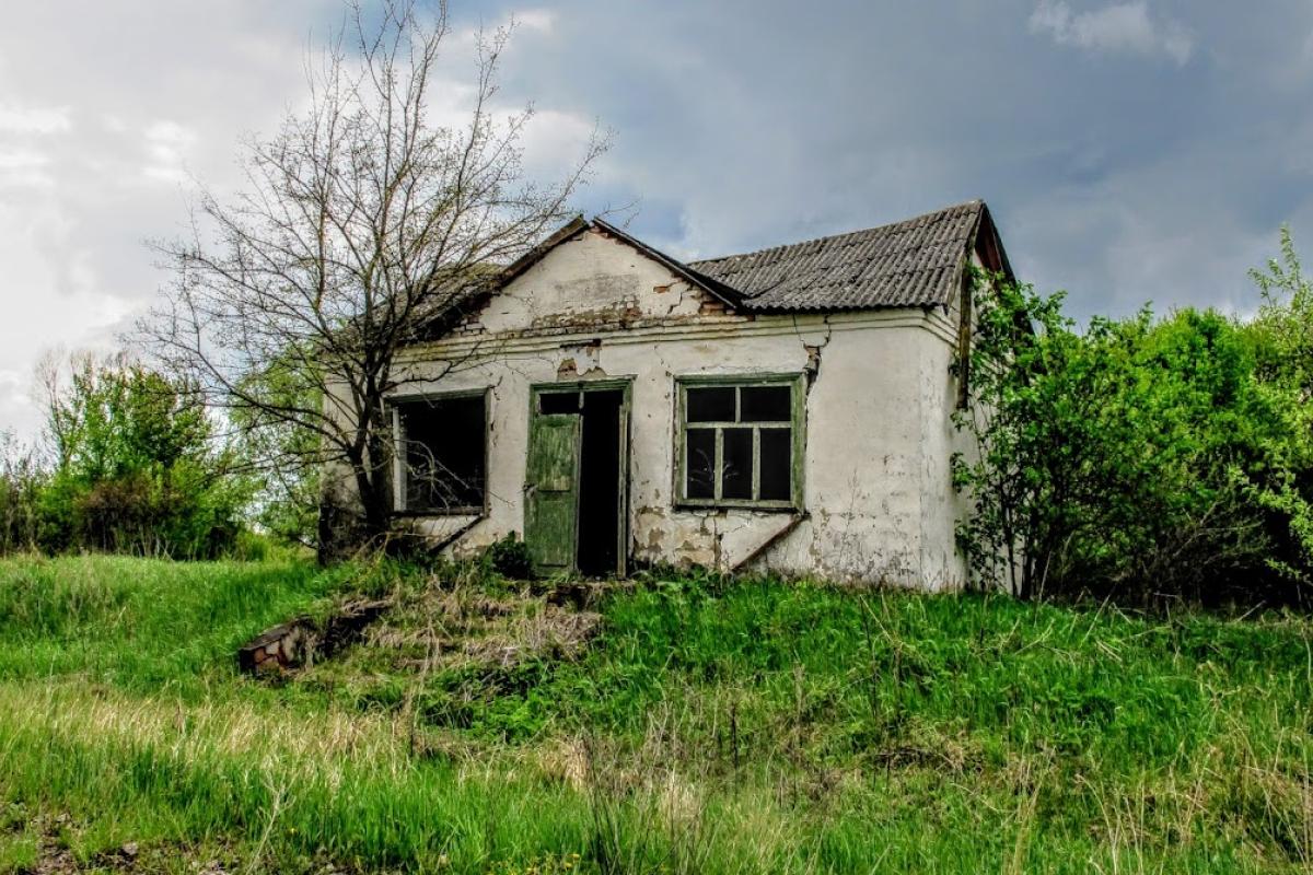 "Мертвое" село с 0 жителей: как выглядят реалии украинской провинции (видео) "Мертвое" село с 0 жителей: как выглядят реалии украинской провинции (видео)