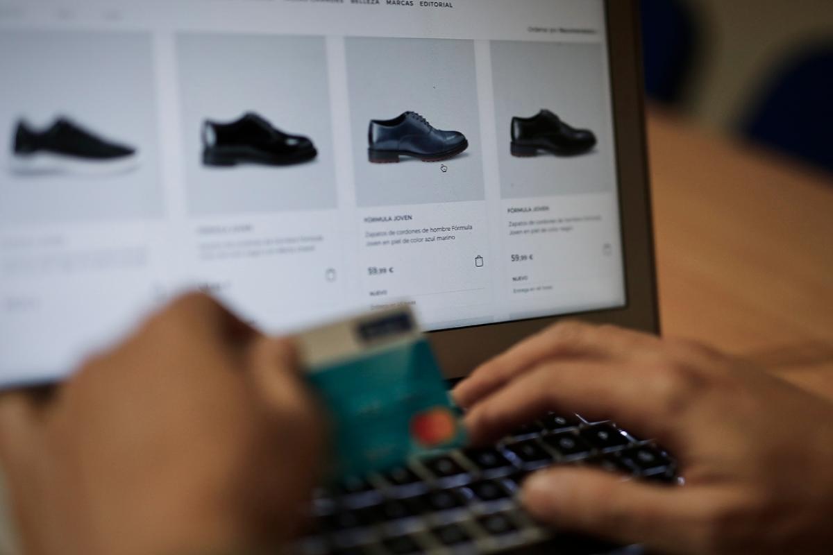 Троє жителів Луганщини стали жертвами інтернет-шахраїв Троє жителів Луганщини стали жертвами інтернет-шахраїв