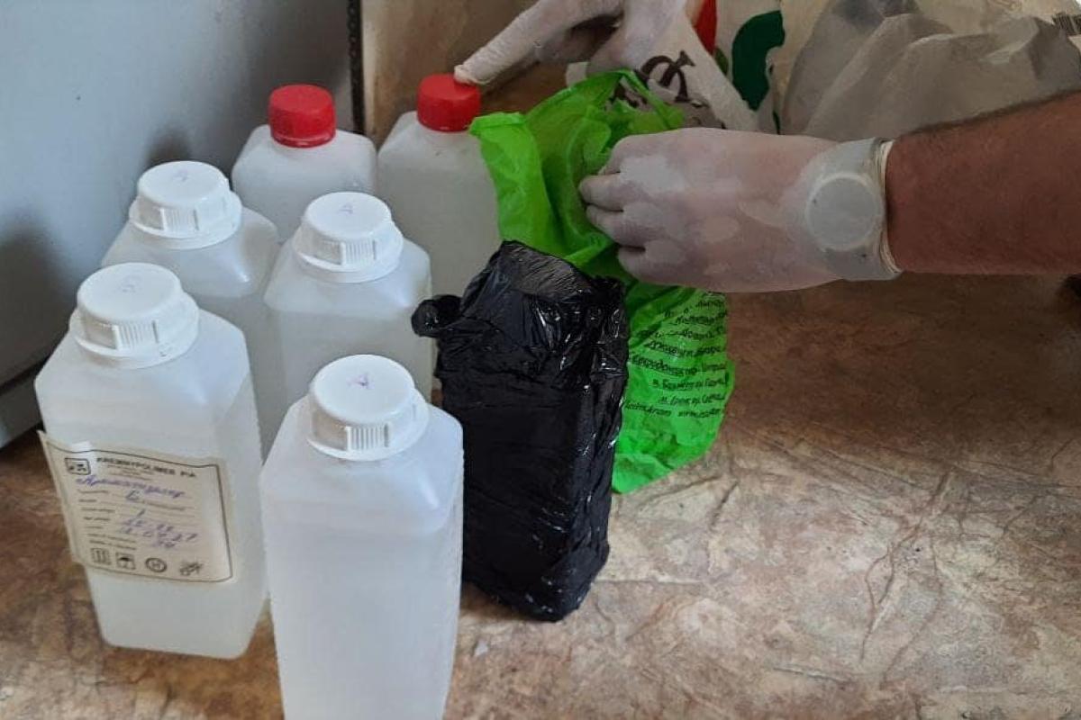 На Луганщині розкрили цілу "лабораторію" з виробництва небезпечного наркотику На Луганщині розкрили цілу "лабораторію" з виробництва небезпечного наркотику