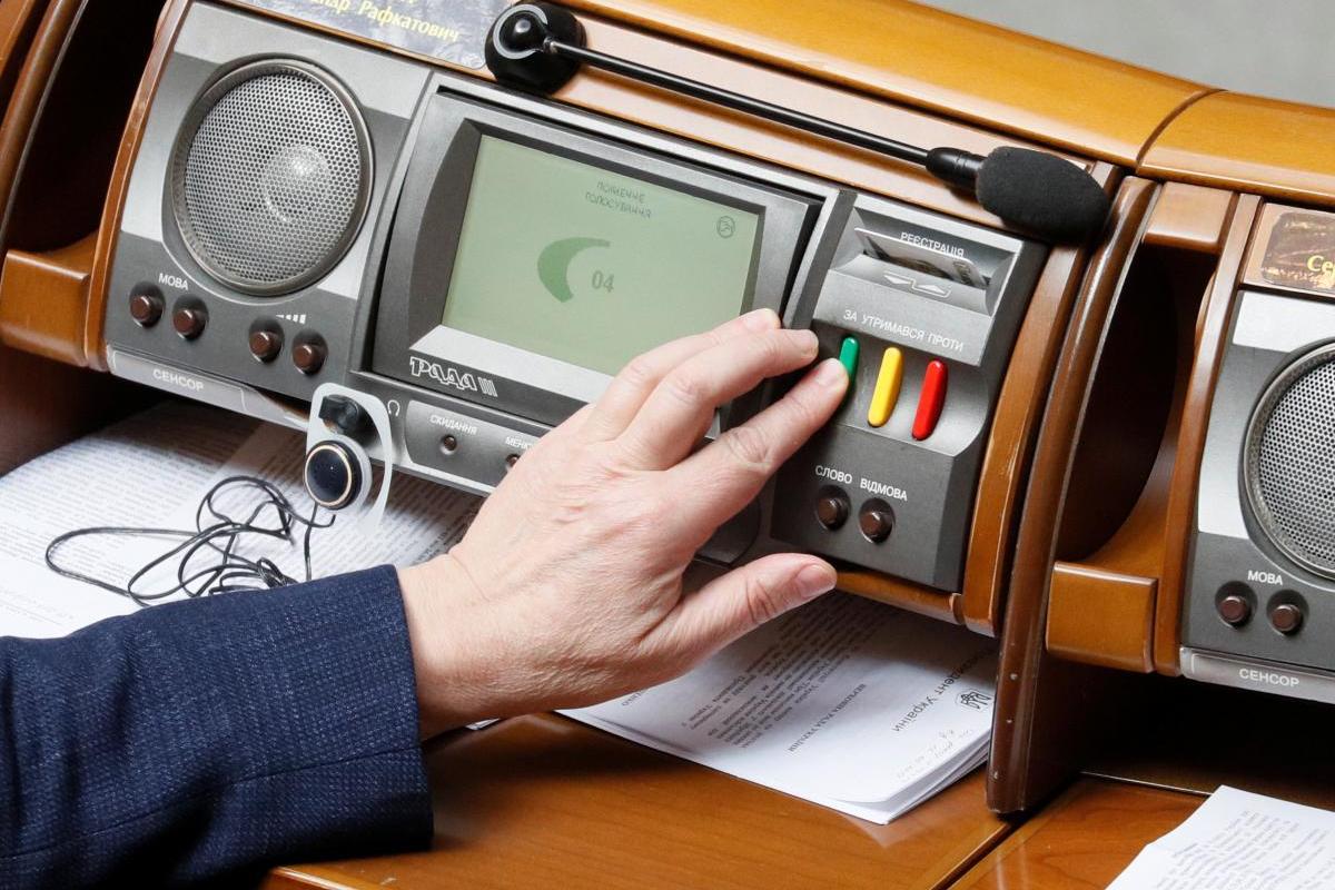 Верховна Рада збільшила витрати на нацбезпеку і оборону на 22,7 млрд грн Верховна Рада збільшила витрати на нацбезпеку і оборону на 22,7 млрд грн