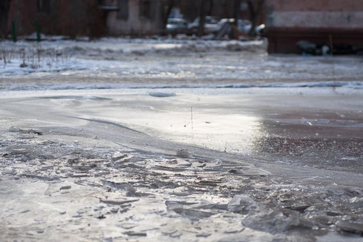 Українців попередили про небезпечні метеоявища: на вулицю краще взагалі не виходити Українців попередили про небезпечні метеоявища: на вулицю краще взагалі не виходити