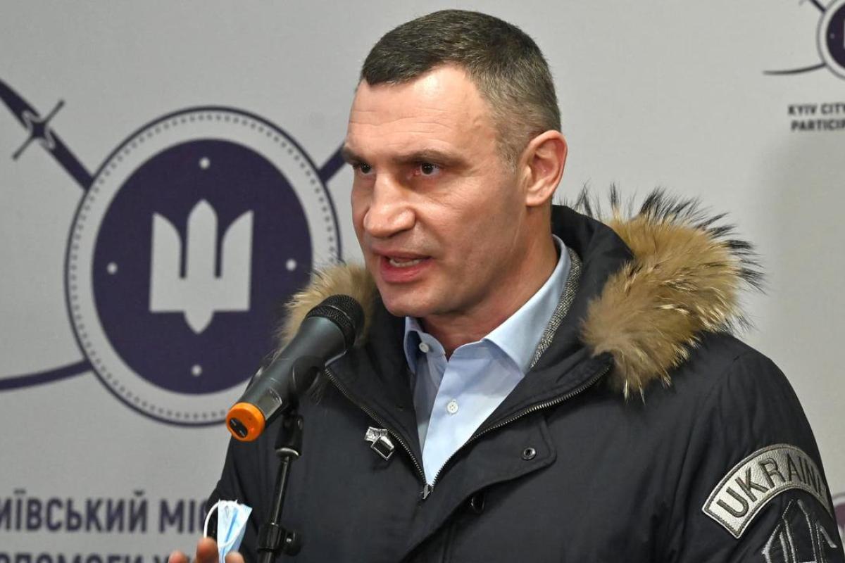 Киев ввел комендантский час, общественный транспорт будет остановлен Киев ввел комендантский час, общественный транспорт будет остановлен