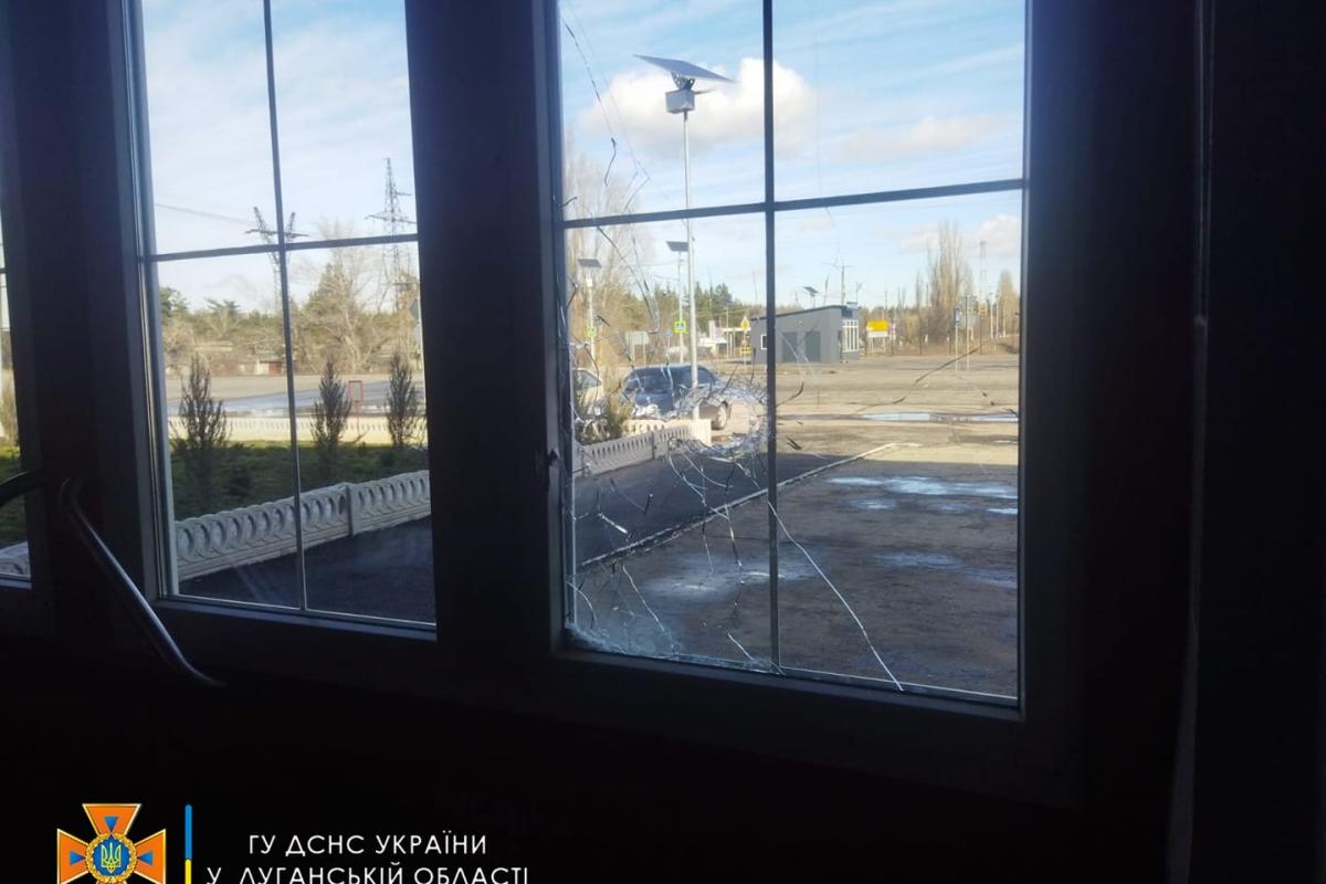 У Щасті бойовики обстріляли пожежну частину та гуманітарний дорожній коридор