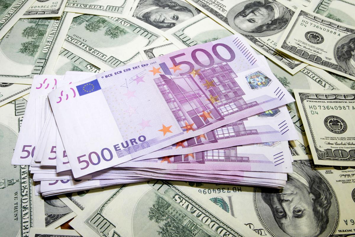 Європарламент схвалив виділення Україні екстреної допомоги в 1,2 млрд євро Європарламент схвалив виділення Україні екстреної допомоги в 1,2 млрд євро