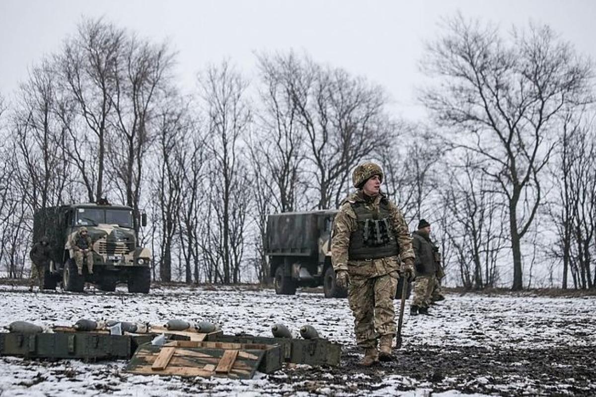 Бойовики на Донбасі тричі обстріляли українські позиції