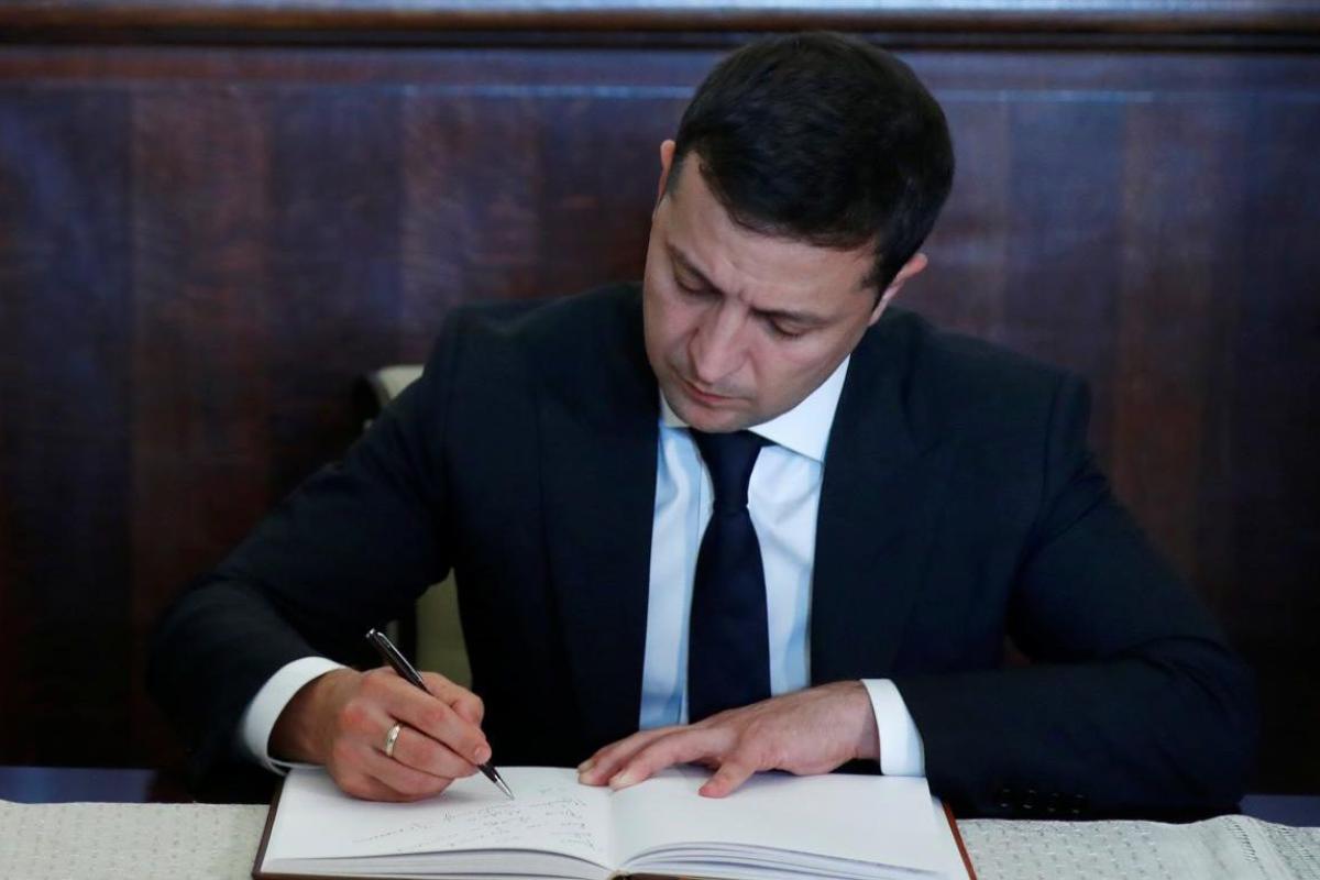 Зеленський підписав закон про націоналізацію російського майна в Україні Зеленський підписав закон про націоналізацію російського майна в Україні