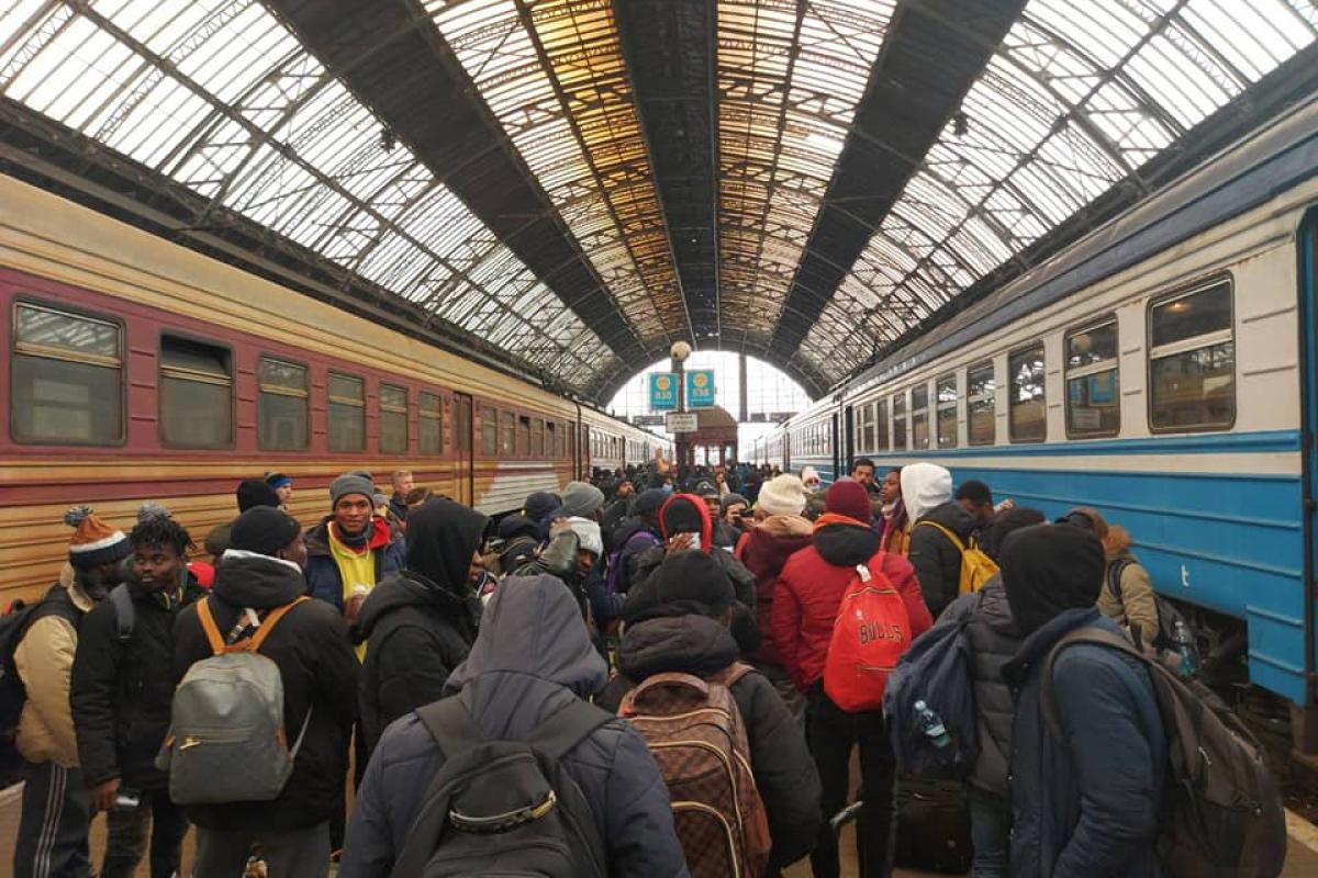 "Перший гуманітарний коридор у дії": близько 900 людей, евакуйованих із Сум, прибули до Львова "Перший гуманітарний коридор у дії": близько 900 людей, евакуйованих із Сум, прибули до Львова