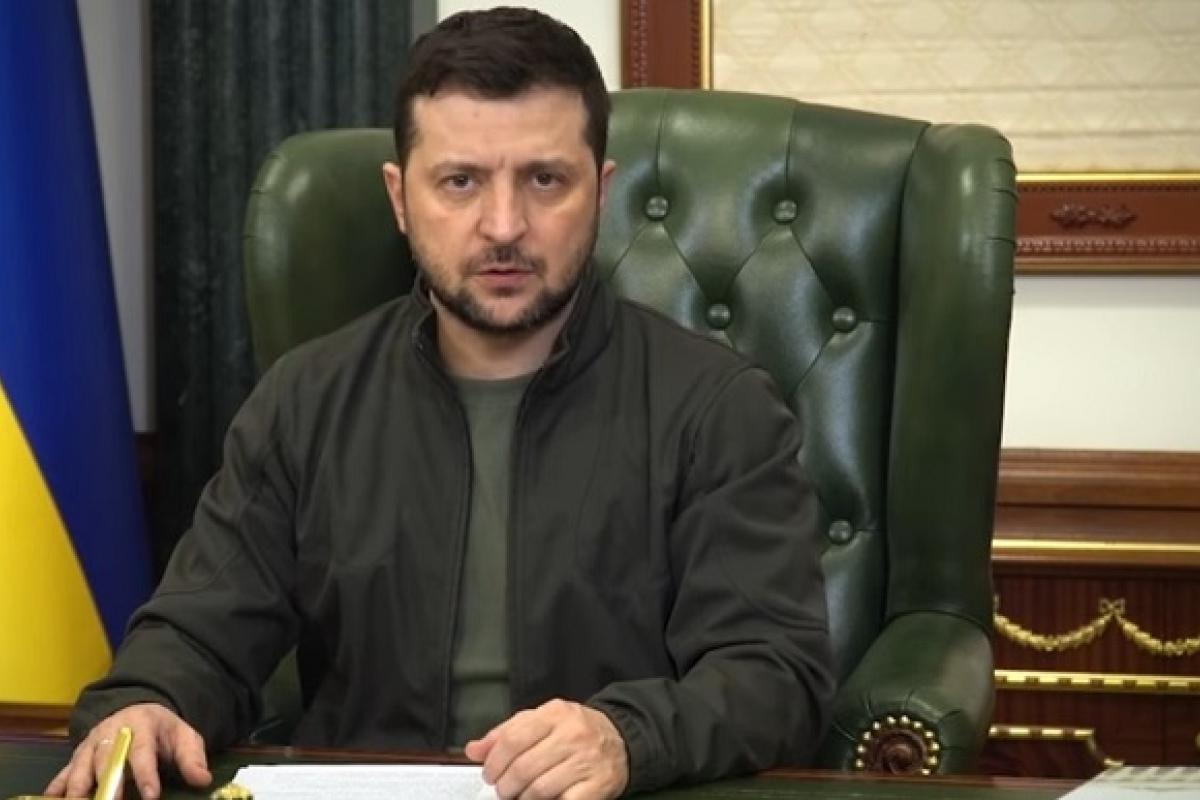 Зеленський доручив Кабміну розробити програму допомоги українцям, які втратили житло Зеленський доручив Кабміну розробити програму допомоги українцям, які втратили житло