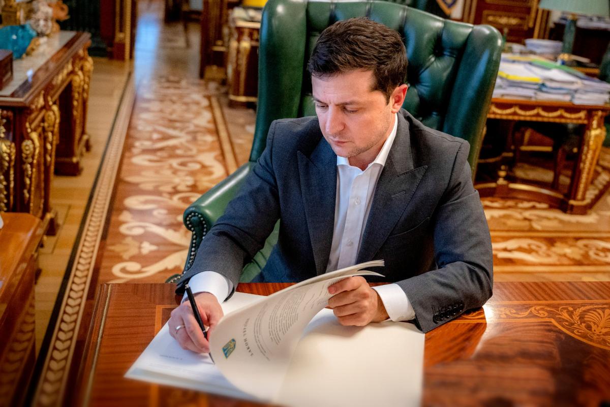 Зеленский подписал закон о легализации криптовалютных активов Зеленский подписал закон о легализации криптовалютных активов