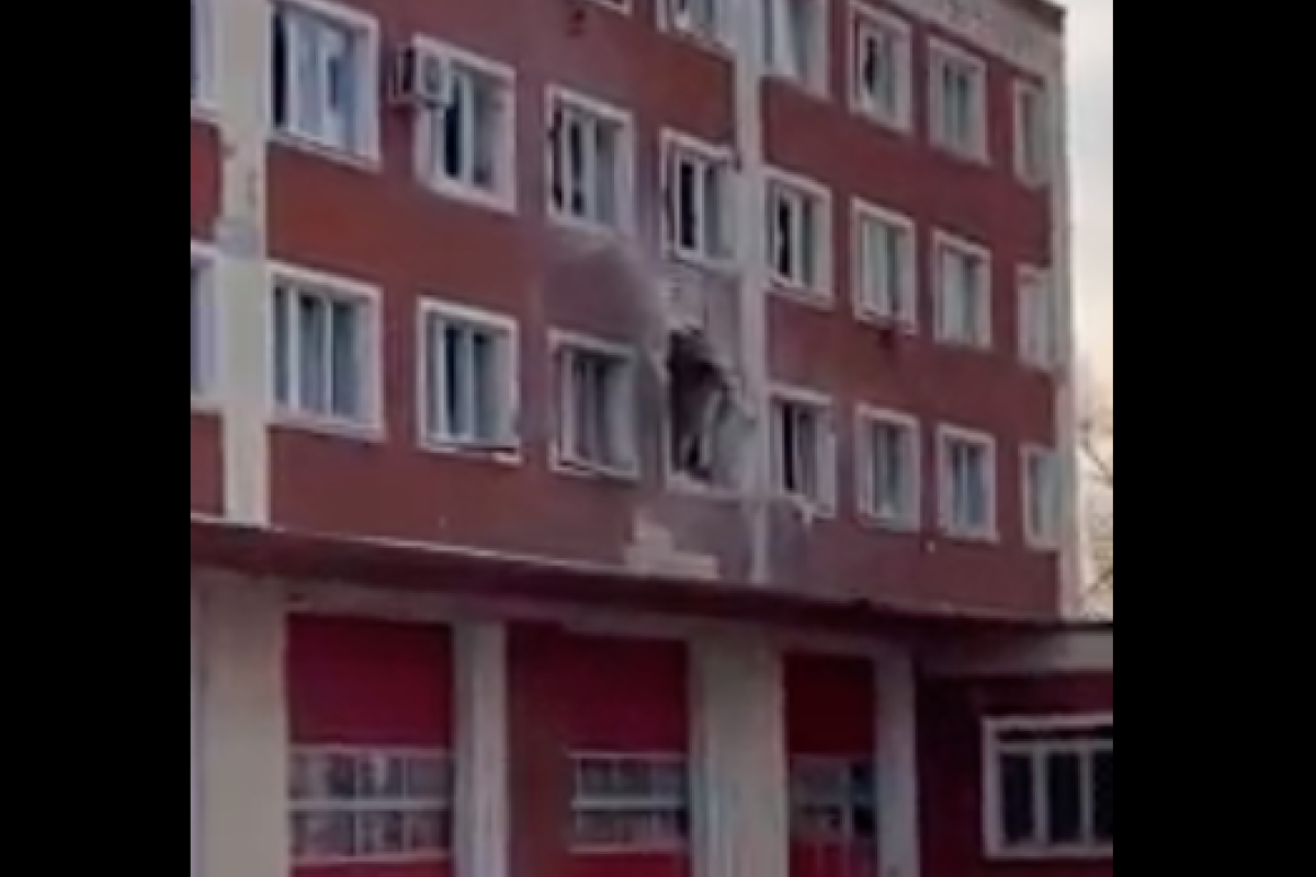 Російські окупанти обстріляли управління ДСНС у Рубіжному Російські окупанти обстріляли управління ДСНС у Рубіжному
