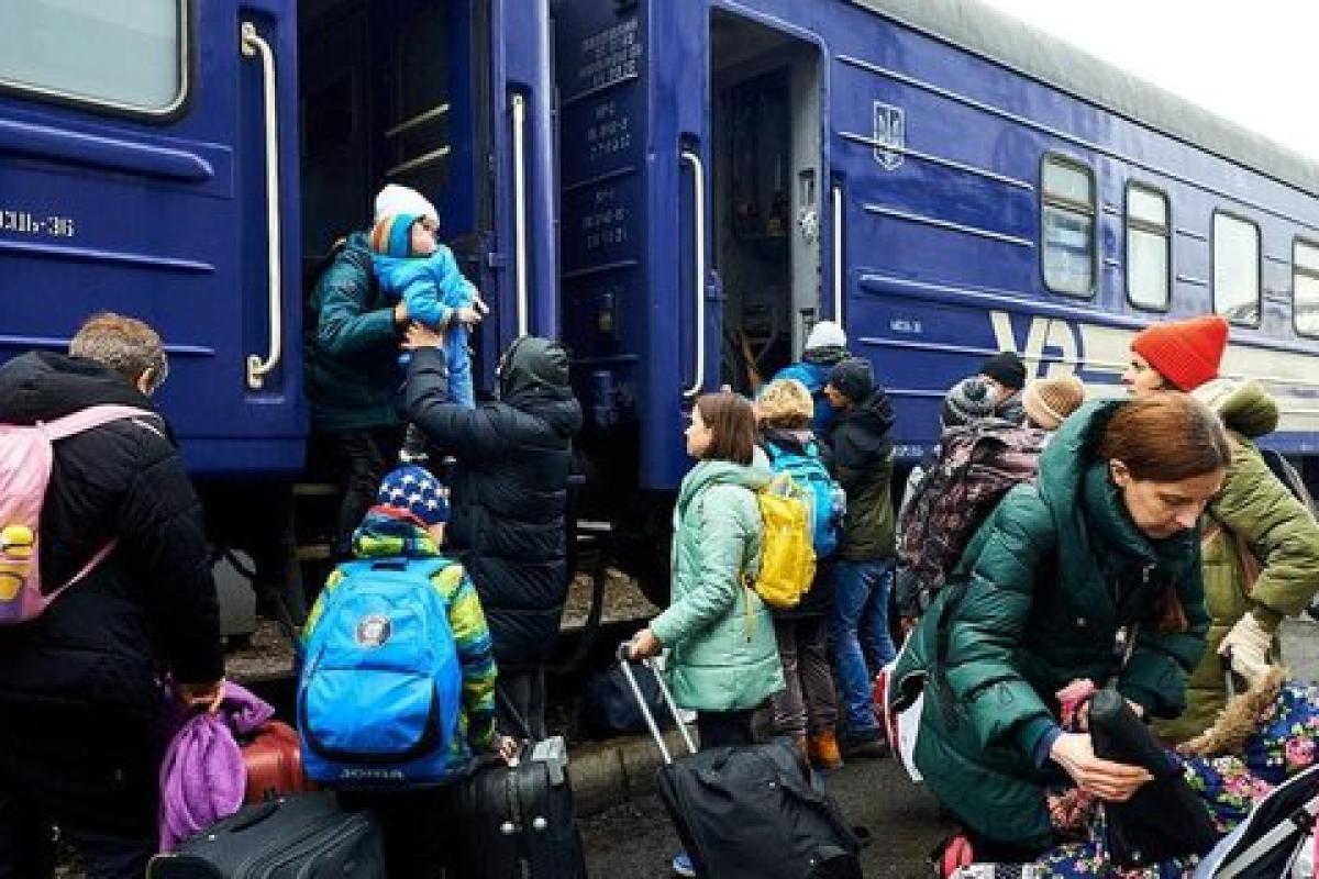 Евакуація жителів Луганщини продовжується: наступний рейс - з Кремінної Евакуація жителів Луганщини продовжується: наступний рейс - з Кремінної