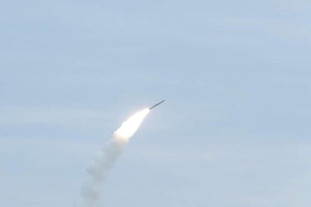 РФ нанесла ракетный удар по аэропорту Днепра: пострадали спасатели РФ нанесла ракетный удар по аэропорту Днепра: пострадали спасатели
