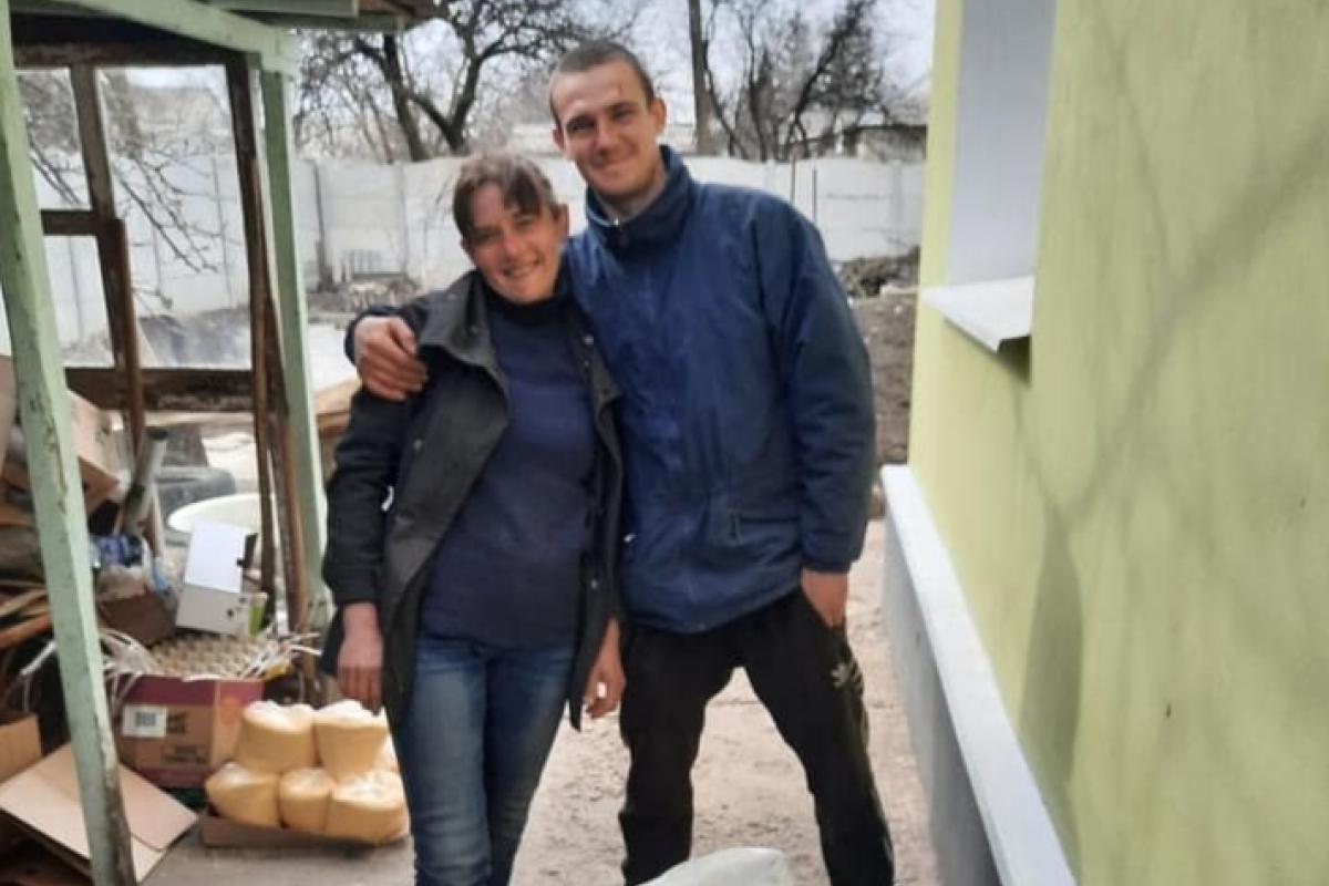 В Лисичанске под обстрел попали супруги волонтеры: мужчина погиб, женщина в реанимации В Лисичанске под обстрел попали супруги волонтеры: мужчина погиб, женщина в реанимации
